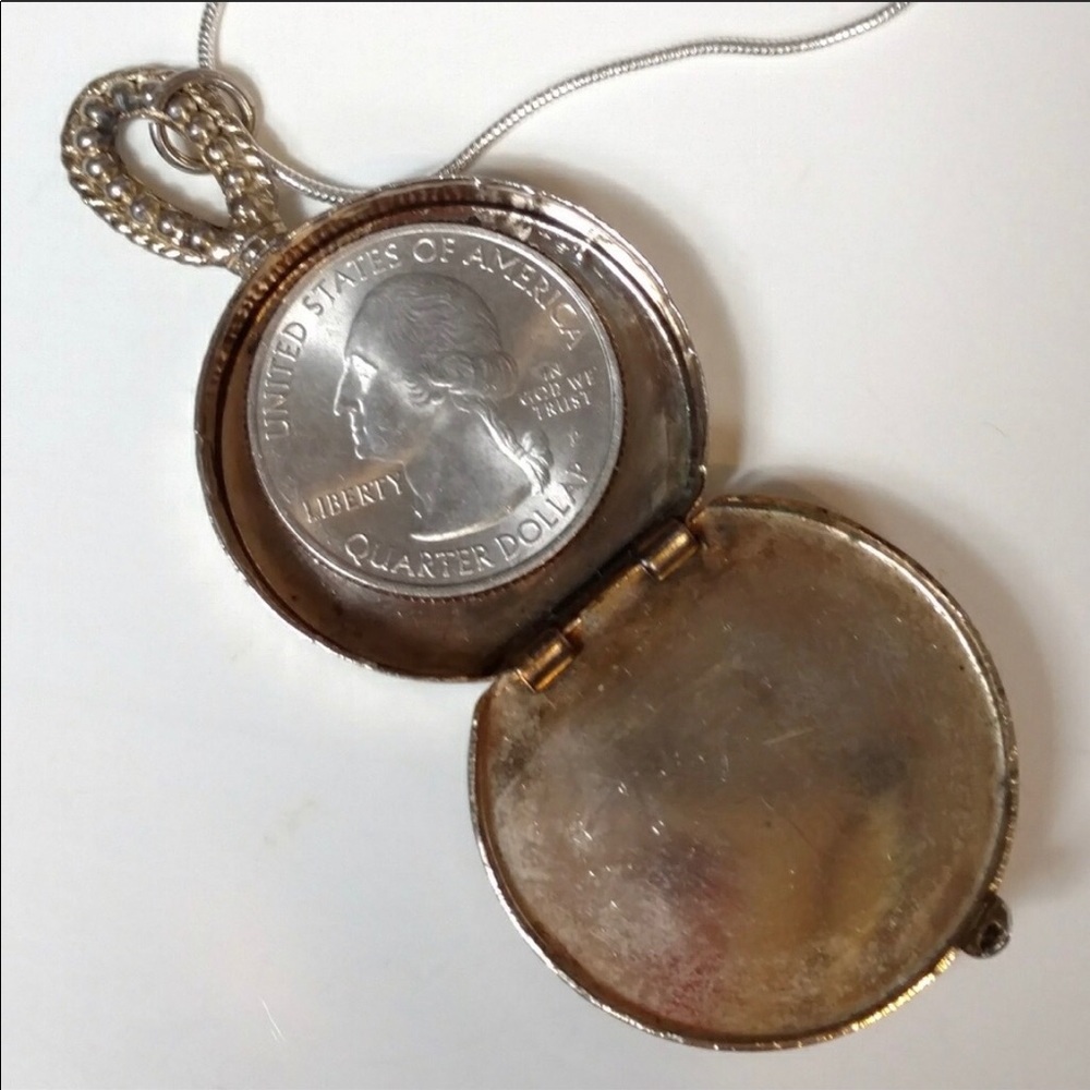 Chic Cream and Multicolor Pendant Necklace - Picture 2 of 8